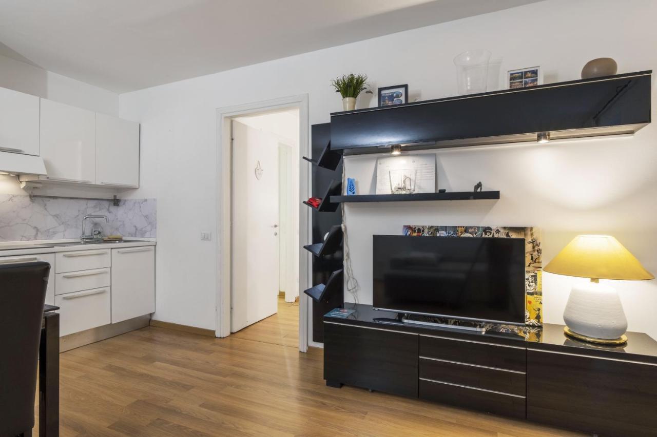 Cozy & Comfy Apt In Navigli Area Милано Екстериор снимка
