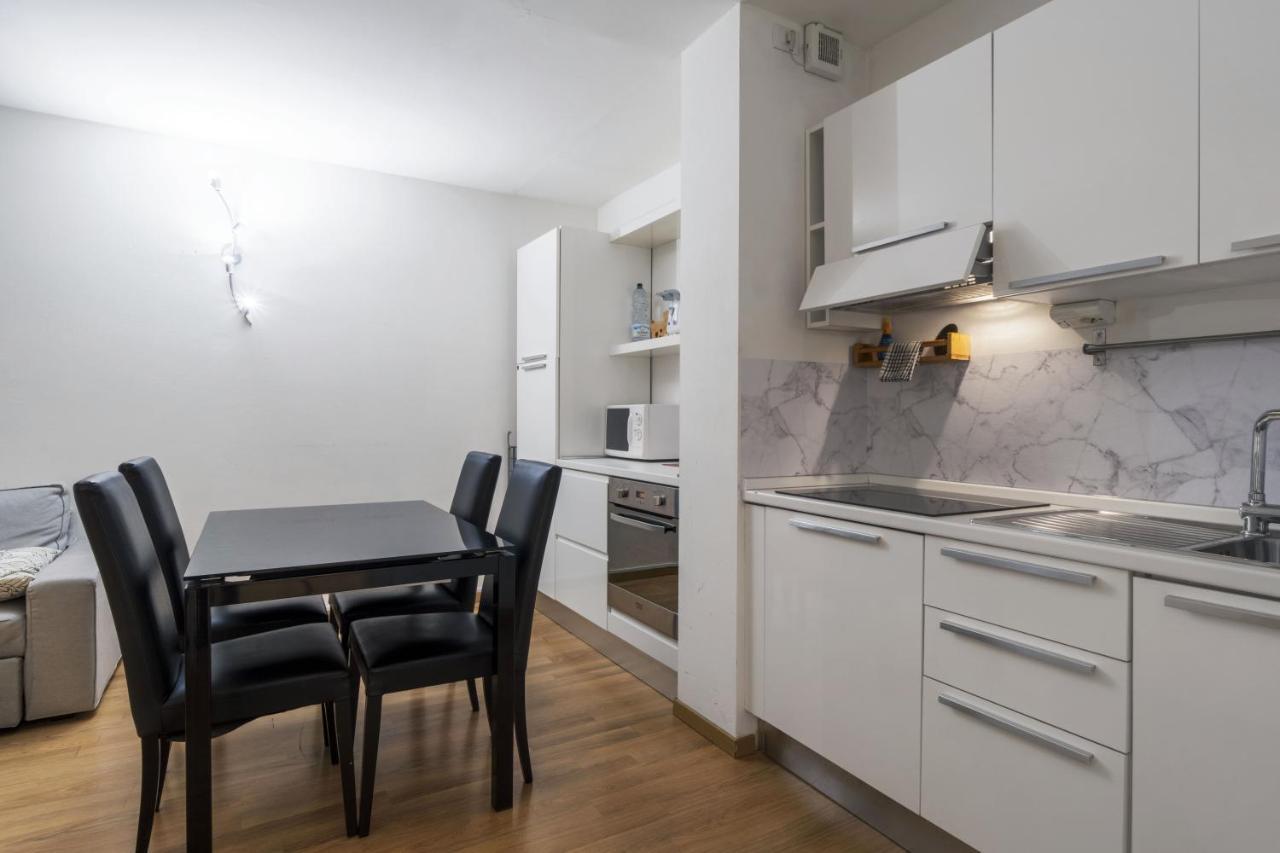 Cozy & Comfy Apt In Navigli Area Милано Екстериор снимка